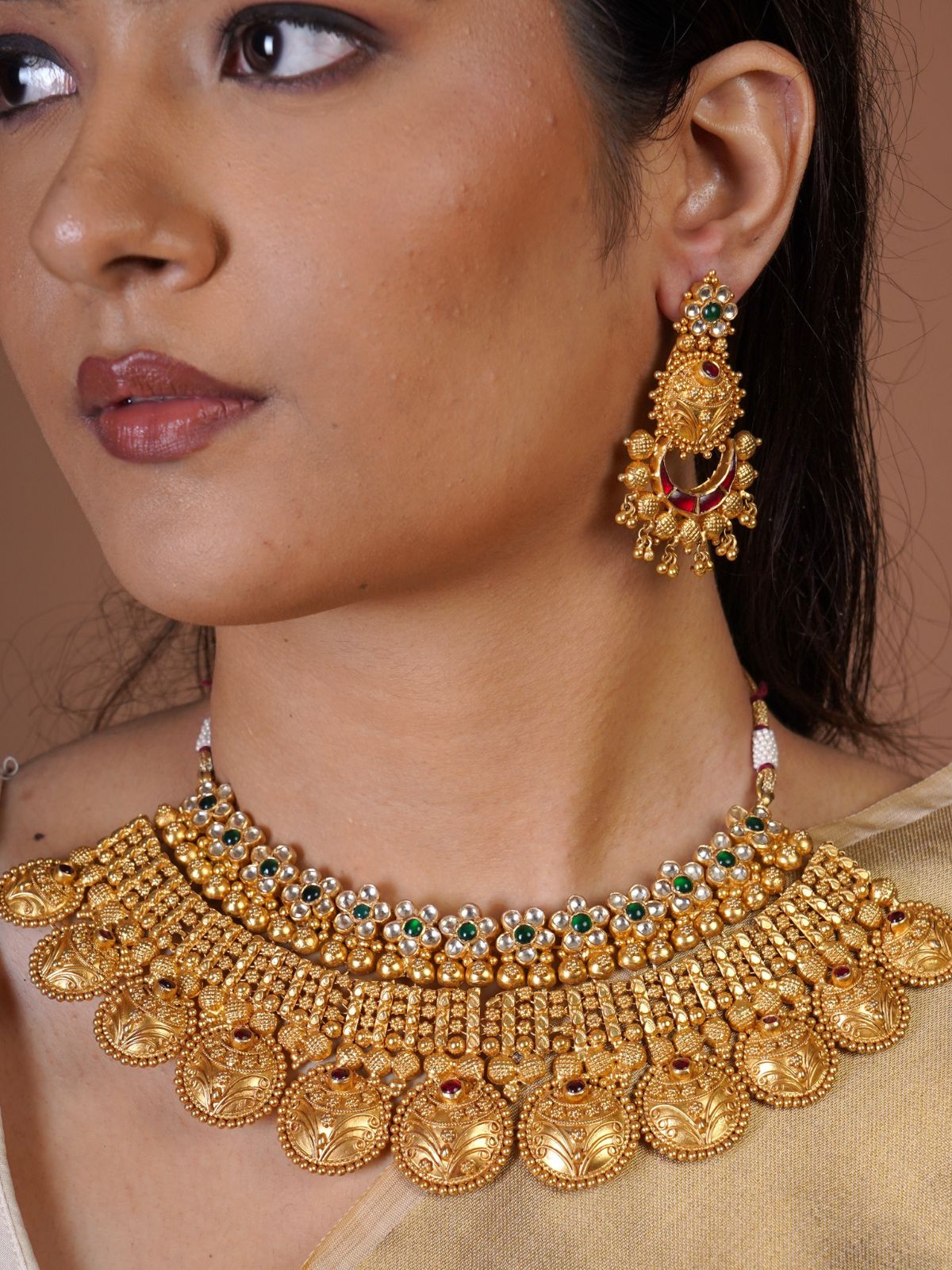 Jadau Kundan