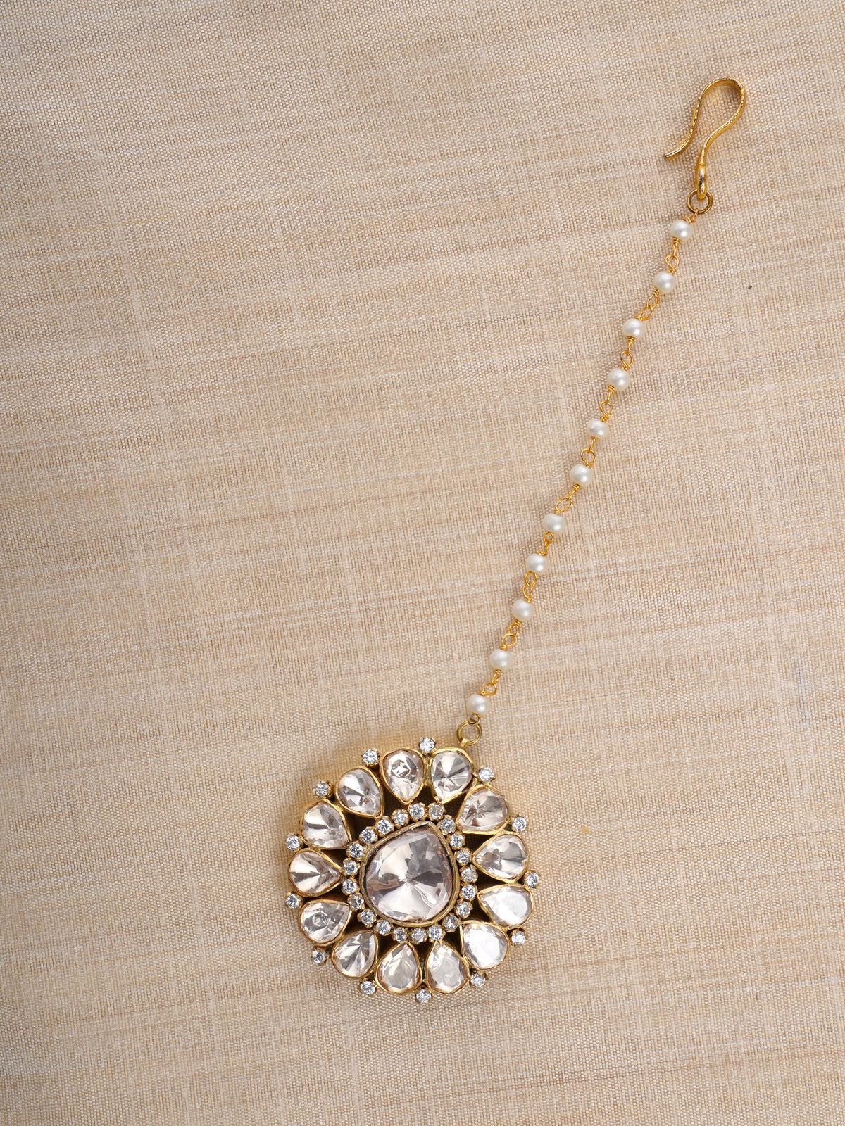 Sitaratna teardrop halo moissanite maang tikka styled on model